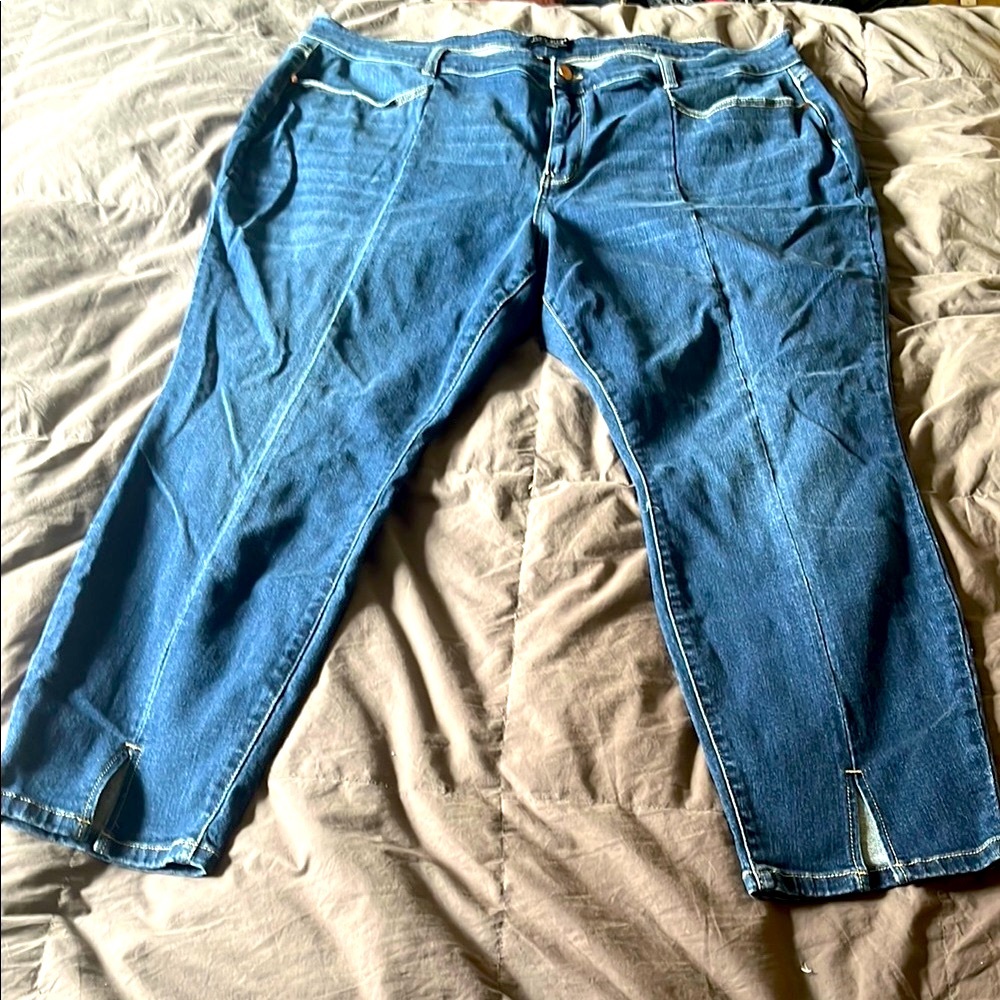 Judy Blue 24w skinny fit EUC jeans with leg details